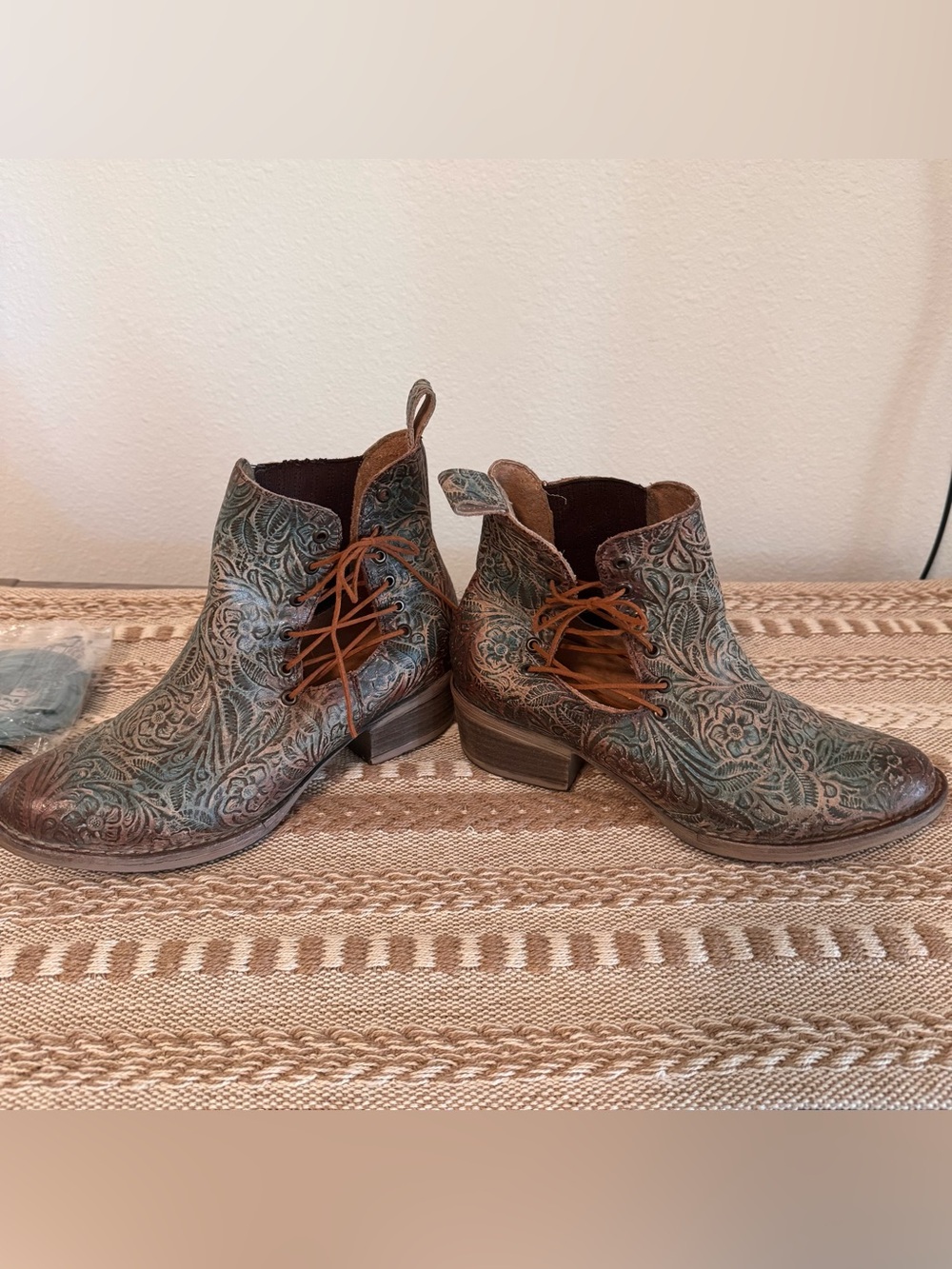 Circle G by Corral Floral Tooled Cutout Boots 🤎 - Picture 6 of 9